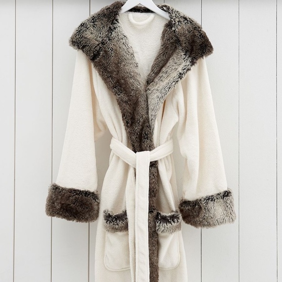 POTTERY BARN Faux fur Ombré Hooded Robe in Gray Size Small - Picture 1 of 8